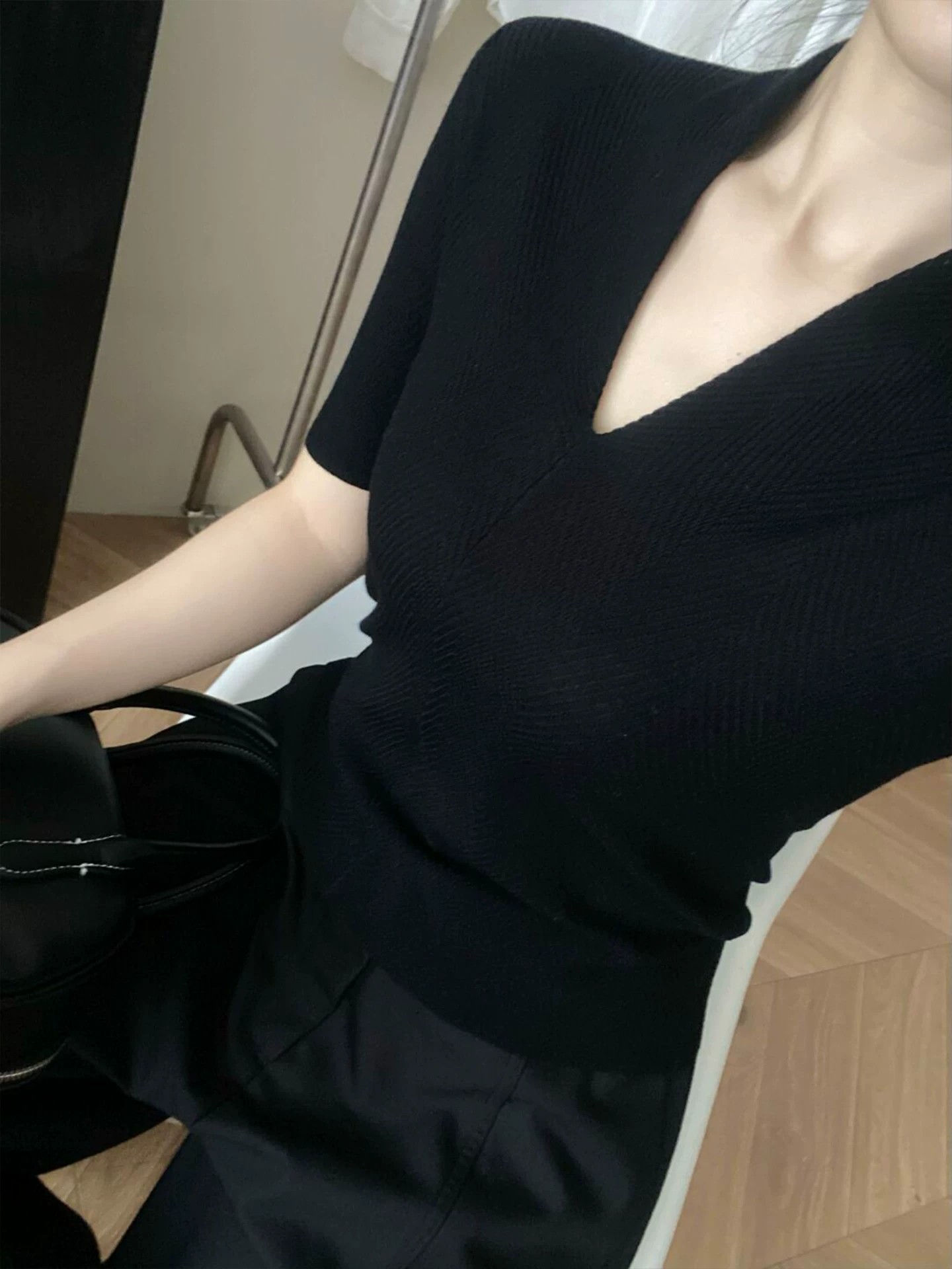 تي شيرت نسائي فاخر أبيض بياقة  - مراجعة Women'S Fashion For Summer 2026 وسعره