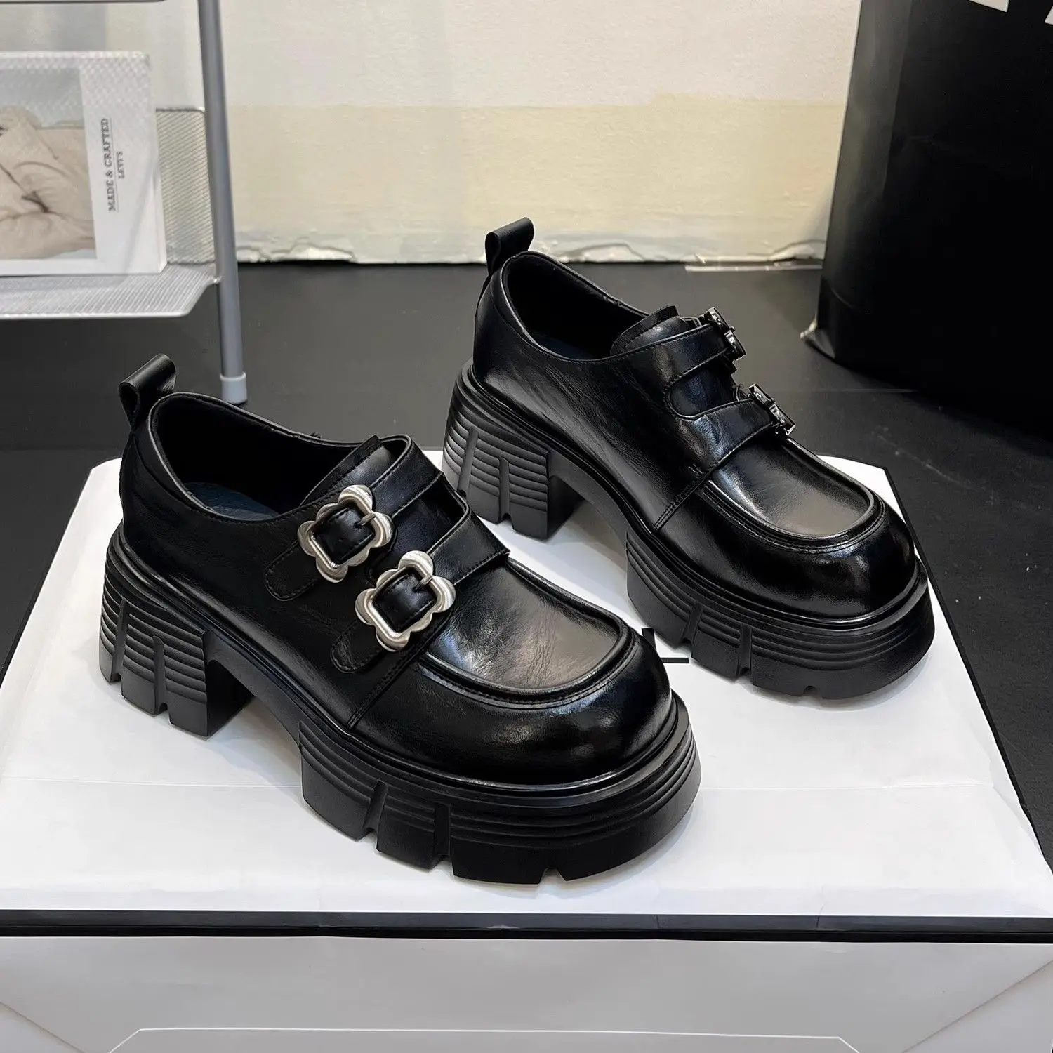 أحذية للنساء جودة جديدة أحذية  - مراجعة Women'S Fashion Trends Autumn 2025 وسعره